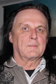 Sakke Järvenpää as Frank in Calamari Union 1985