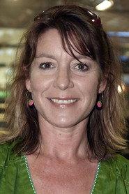 Isabella Miehe-Renard as Journalist in Reconstruction 2003