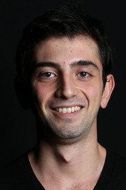 İbrahim Ersoylu as 14 Yiğit in Ev 2010