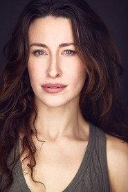 Emma Duncan as Julia in The Land of Owls 2021
