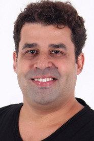 Marcelo Flores as Comissário Barros in The Asphalt Kiss 2018
