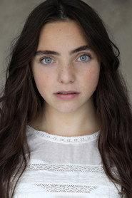 Lucy Allix as Tara Fields in Rosamunde Pilcher: Verliebt in einen Butler 2024