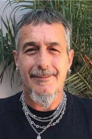 Martín Fabio as Mono de Kapanga in Fonso Y Las Paritarias 2025