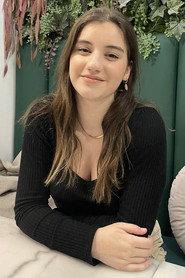 Aida Cámara as Emma in L'Emma 2026