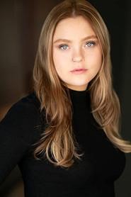 Tiernan Hickson as Lexi in Honey Girls 2021