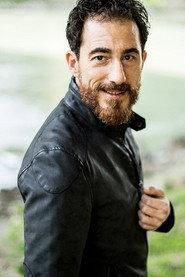 Enrico Roccaforte as Salvatore in Isola 2017
