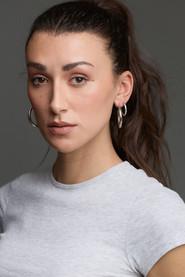 Vera Benito as Carmen in El amor que me dejasteis 2025