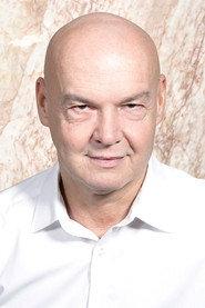 Milan Kačmarčík as Oskar Vyvadil in Rekvalifikace 2011