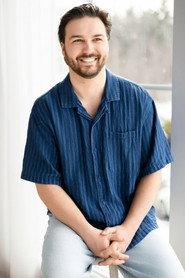 Frédérik Beauchamp as Fred in Suzie, Vampiresse 2026