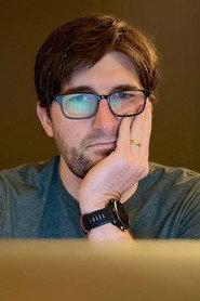Lucas McNelly as Director (voice) in L'attente 2006