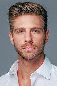 Juan Ignacio di Marco as Julián Dolán in Cosas de amigos 2022