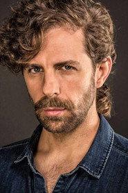Santi Senso as Rafa in Un mundo salvaje 2019