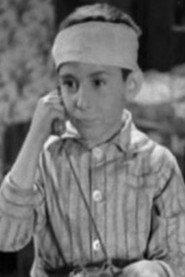 Mamdouh Zulfikar as الطفل مصطفي عبدالرحمن in The workshop 1940