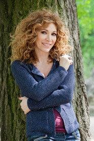 Vera Castagna as Prof. Stern in Stem Cell 2021