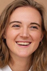 Charlie-Maude Rouer as Jeanne in Projet Pigeons 2022