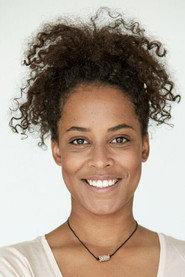 Pia Amofa-Antwi as Ronja in Fake it till you break shit 