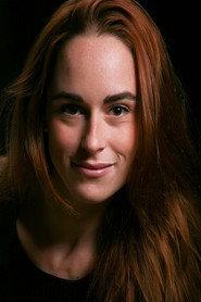Sara Mendes Vicente as Maria in Alfredo 2020