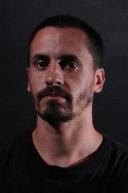 Patricio Agusti as Narrator (voz) in Desiertos de agua 2006