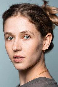 Marie Reuther as Marie in Bror 2019