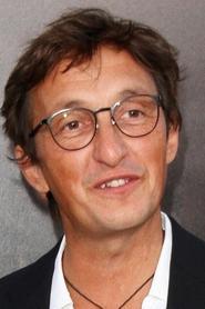 Maxime Alexandre as Lucien Deberle in Une page d'amour 1980