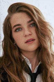 Raegan Revord as Zoe Ackert in Stray 2017