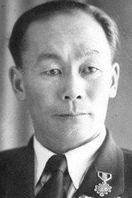 Tsaagani Tsegmed as Prince Erdene / Xu Shuzheng in His Name Is Sukhe-Bator 1942