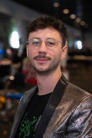 Aurélien Gilles as Jason in Les Burgers sanglants 2025