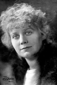 Maja Cassel as Karina Savigny in Be Mine – for Tomorrow 1920