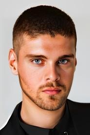 İdris Nebi Taşkan as Emir in At The Bar 2024