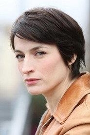 Delphine Berger Cogniard as Delphine in L'Amour flou 2018