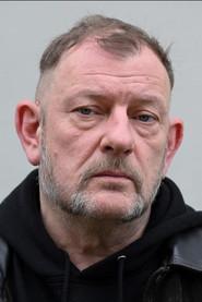 Éric Paul as Bernard in Steaks et testament 2026