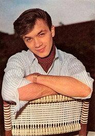 Gus Backus as Gus Backus in Adieu, Lebewohl, Goodbye 1961