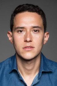 Carlos Hendrick Huber as Óscar in These Peculiar Days 2019