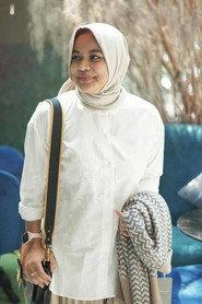 Diva Nadia as Siska in Di Sini Ada Setan: The Movie 2004