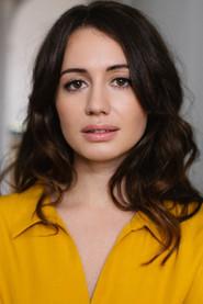 Alyssa Labelle as Sara Delorme in 1987 2014