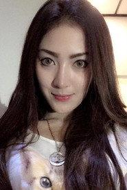 Resti Wulandari as Mia in Generasi Kocak: 90-an vs Komika 2017