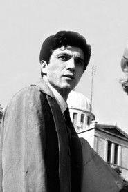 Giannis Fertis as Vasilis Aslanoglou in Underwater Papanikolis 1971