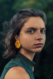 Bianca Oliveti as Nicky in Jajan't