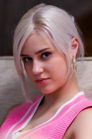 Amanda Rebeca Padar as Maie in The Suitors 2026