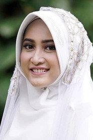 Meyda Sefira as Bu Aufa in Tausiyah Cinta 2016