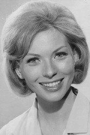 Hanne Borchsenius as Ulla Schmidt - Journalist in Premiere i helvede 1964