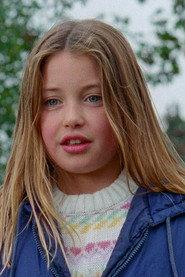 Alice Henri as Louise aka Louloute in Louloute 2021