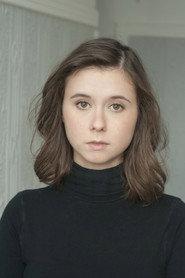 Marianne Verville as Toma in Cartouche 2025