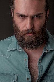 Shervin Hosseini as Arash Kafi (The Husband) in Agreement 2018