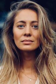 Natasza Lesniak as Clara in The Music Island 2021