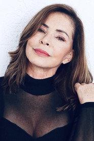Alcira Gil as Esther in Y nos fuimos pal' mundial 2018