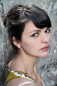 Claudiane Ruelland as Mère en rose in Nesting 2025