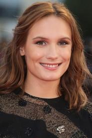 Ana Girardot as Juliette in Back to Burgundy 2017