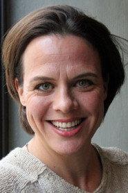 Karine Dybvik as Lise - Redaktør in Know Me 2015