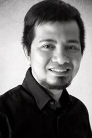 Khikmawan Santosa as Sound Engineer in Studio in Terpana 2016